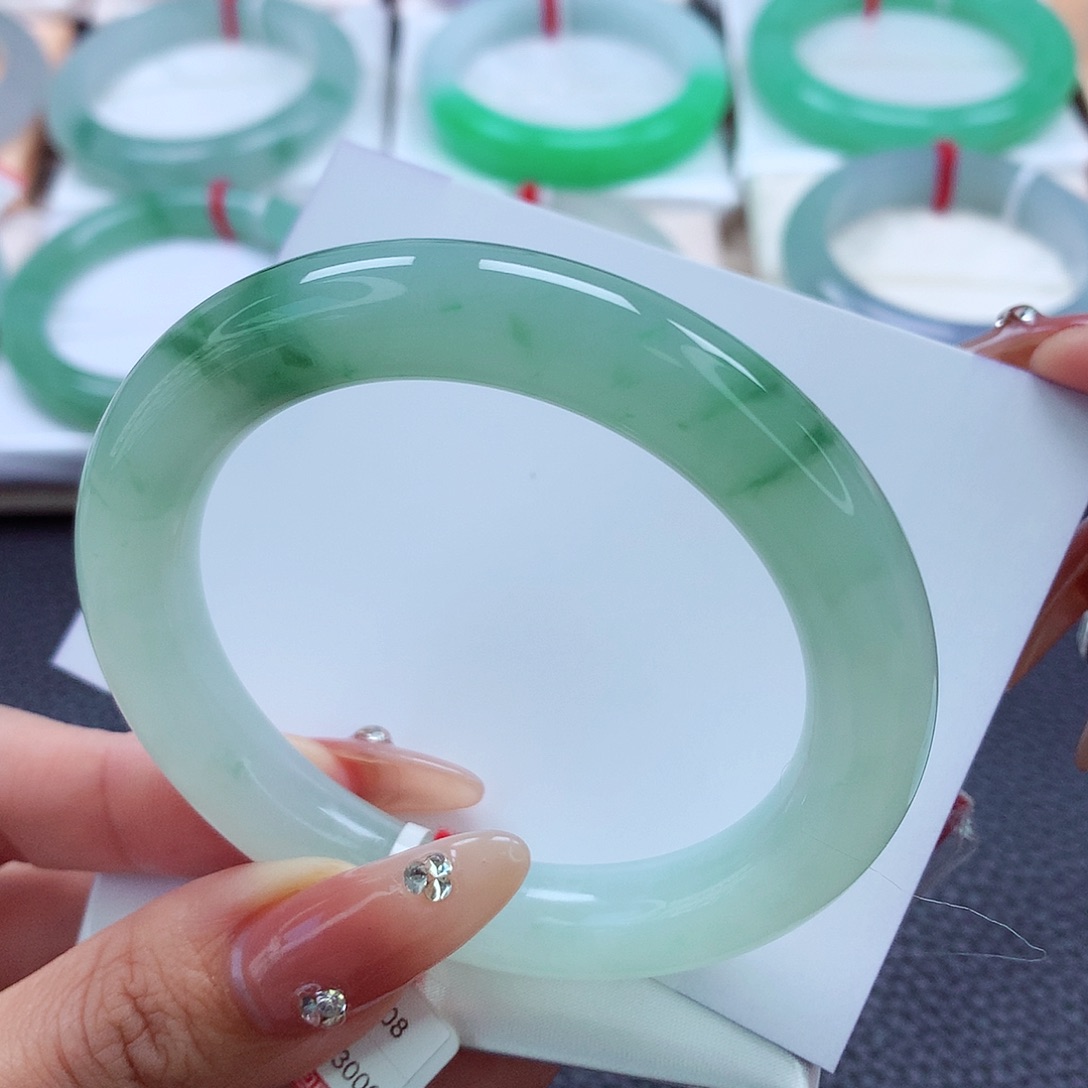 翡翠手镯未镶嵌53.54.55冰胶芙蓉绿飘花 完美细节