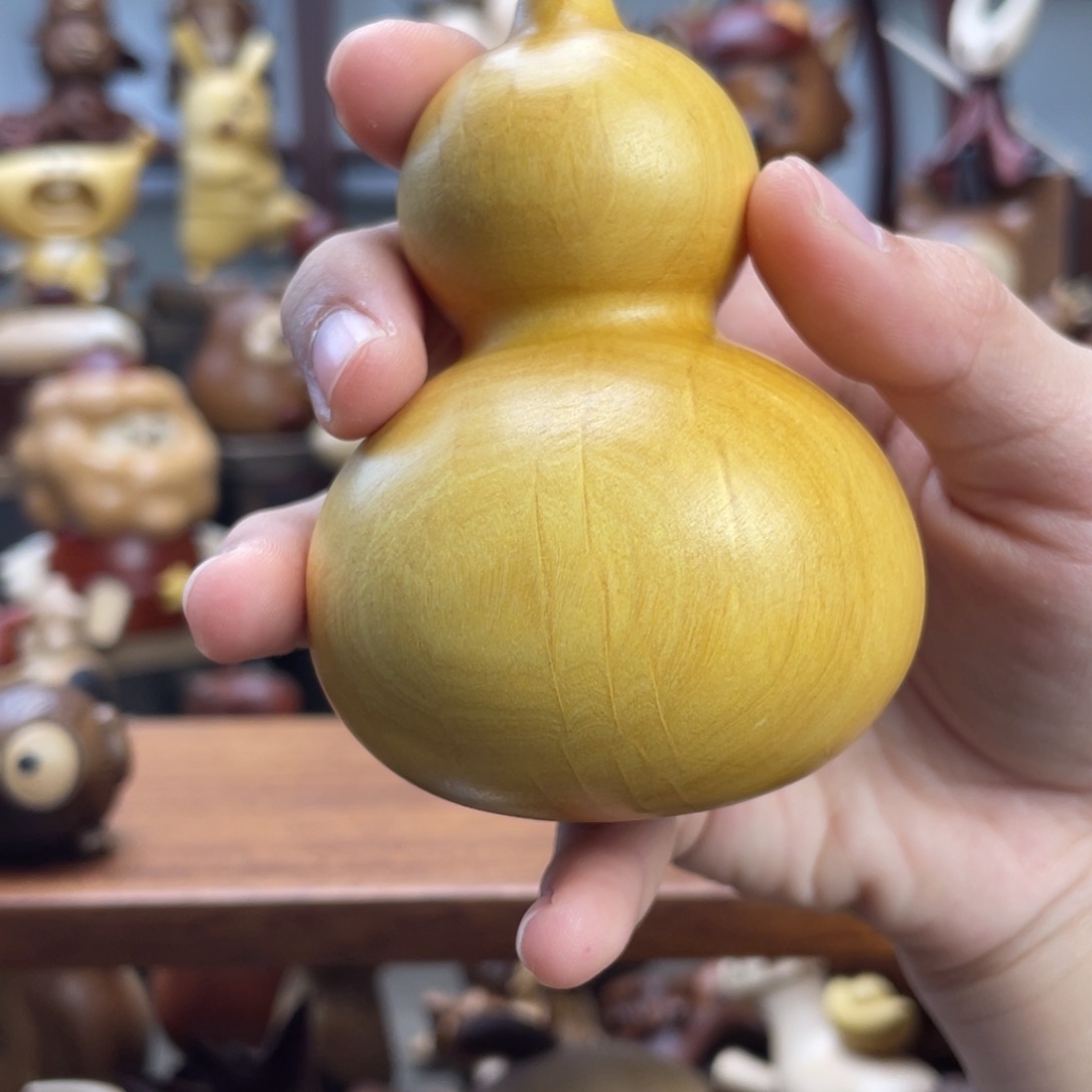 三***业木微瑕黄杨木葫芦