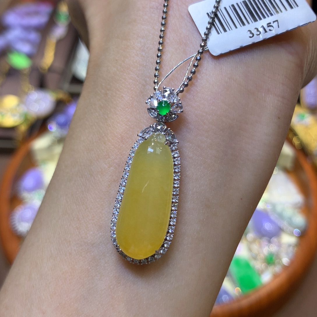 翡翠18K金镶嵌颈饰