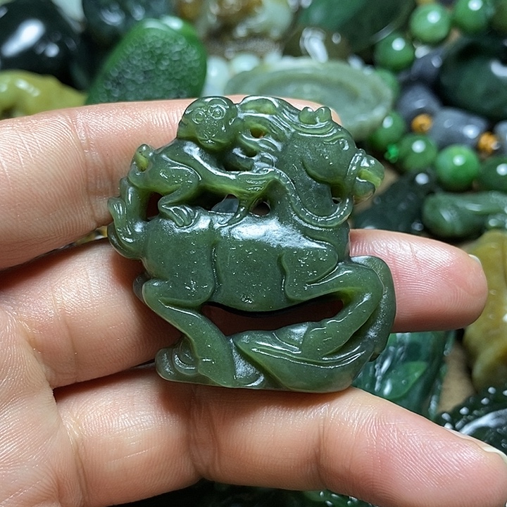 和田玉未镶嵌颈饰
