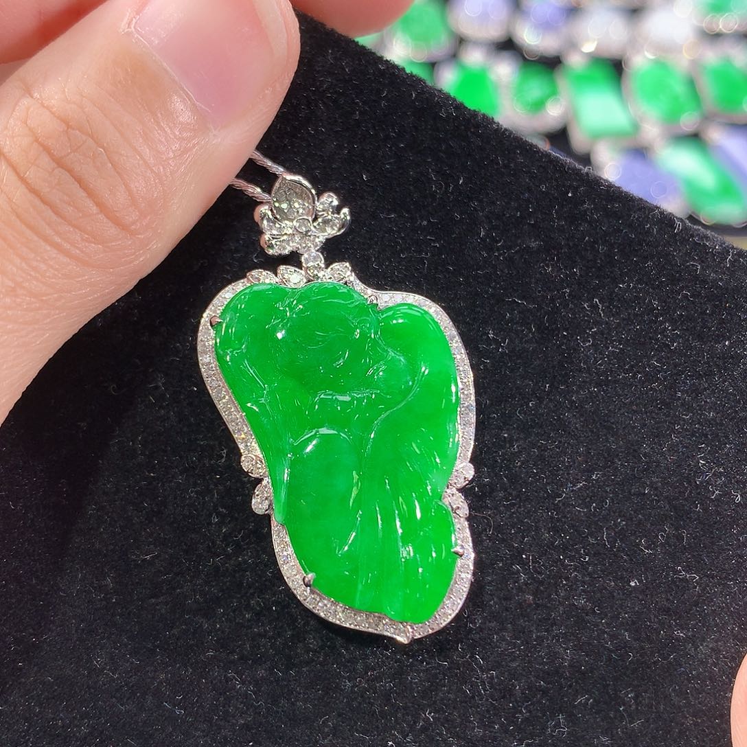 翡翠18K金镶嵌颈饰