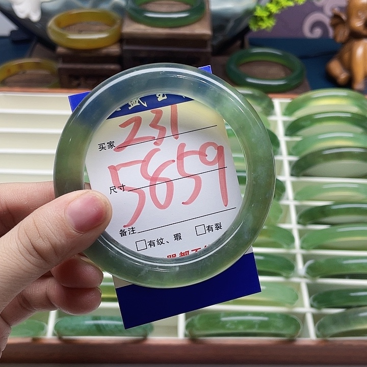 蛇纹石玉手镯未镶嵌