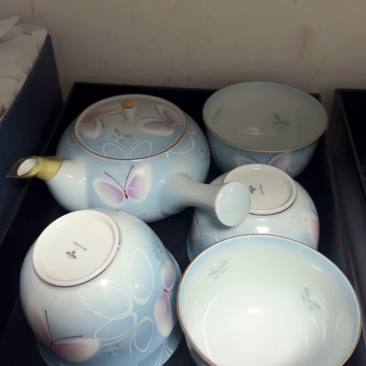 盖碗瓷器直播放漏中