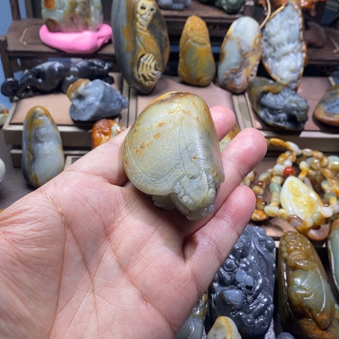 虎***和田玉未镶嵌把件