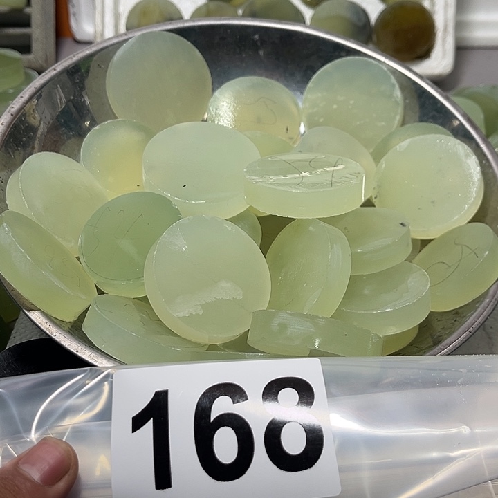 @***人蛇纹石玉未镶嵌珠宝半成品