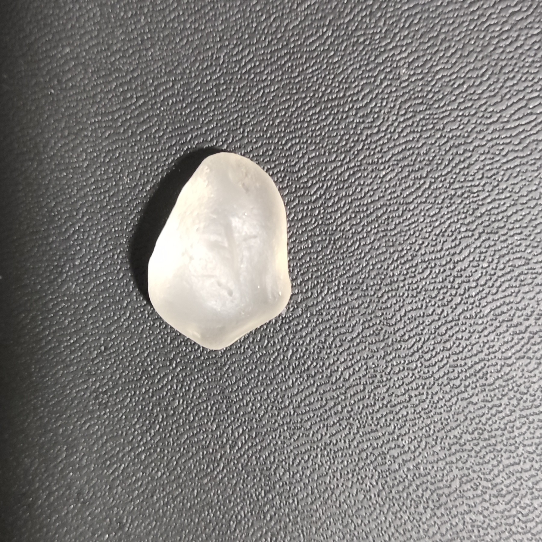 戈壁上的金丝玉宝石光，纯天然原石。