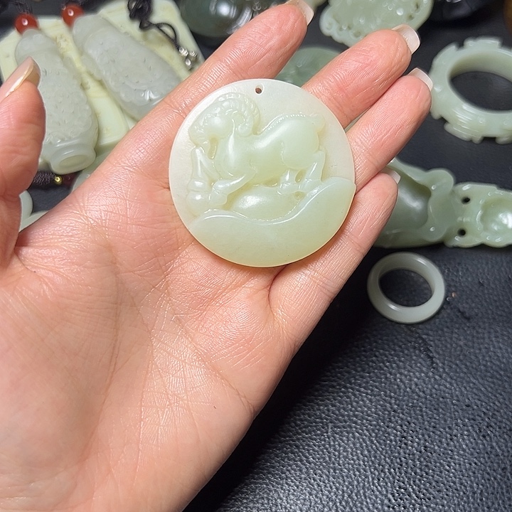 和田玉未镶嵌颈饰