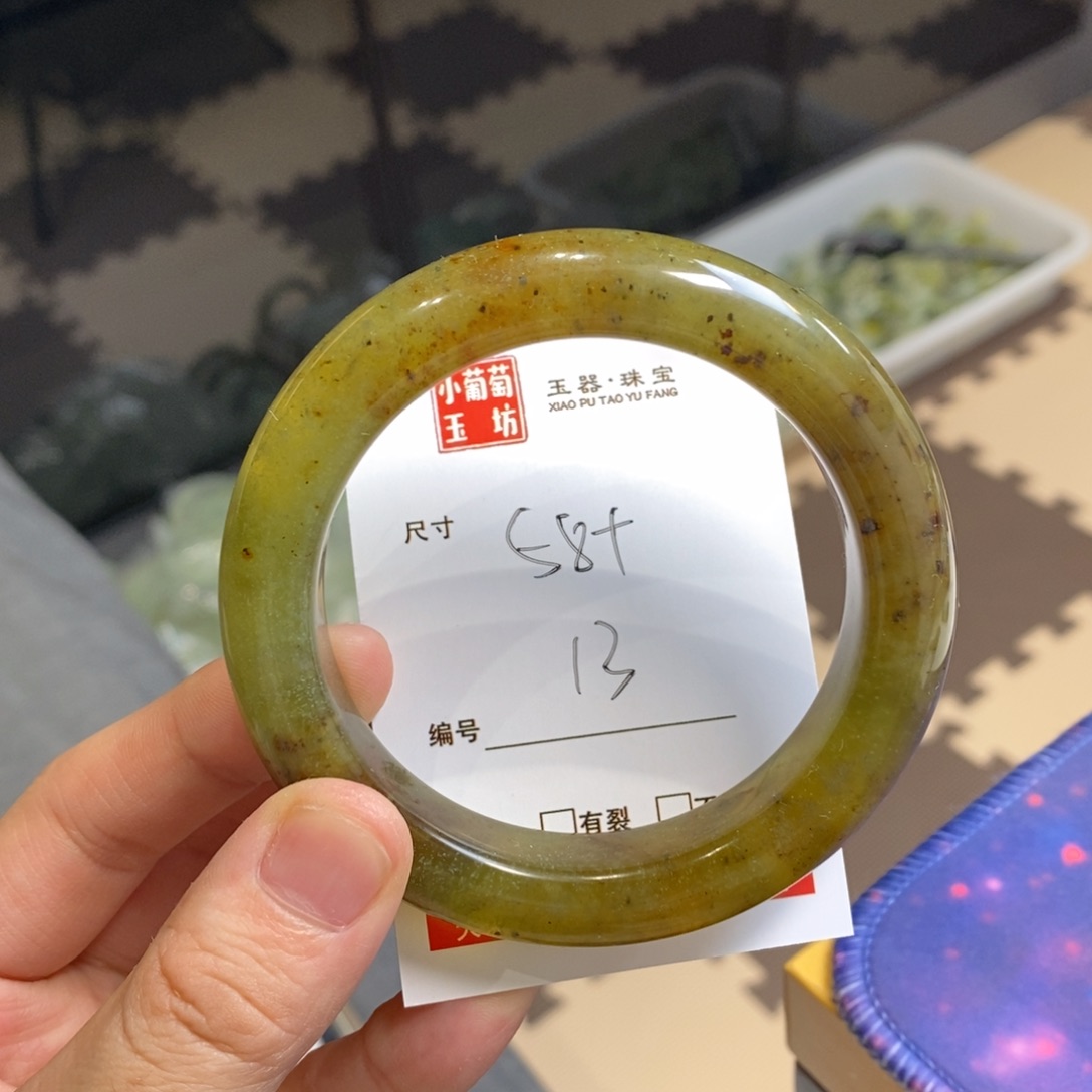 蛇纹石玉手镯未镶嵌