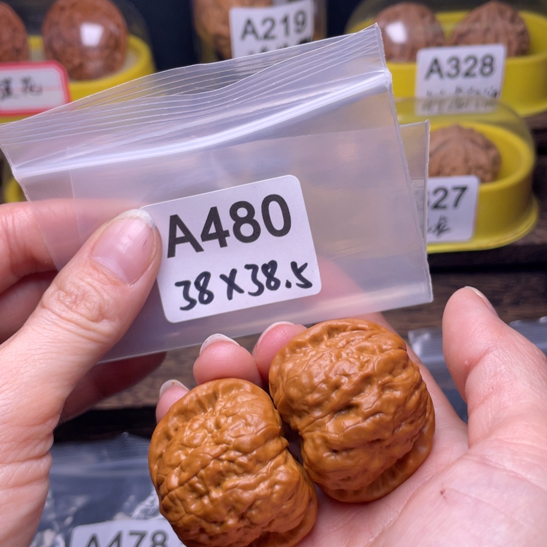 红***卫文玩核桃吊坠蛤蟆头