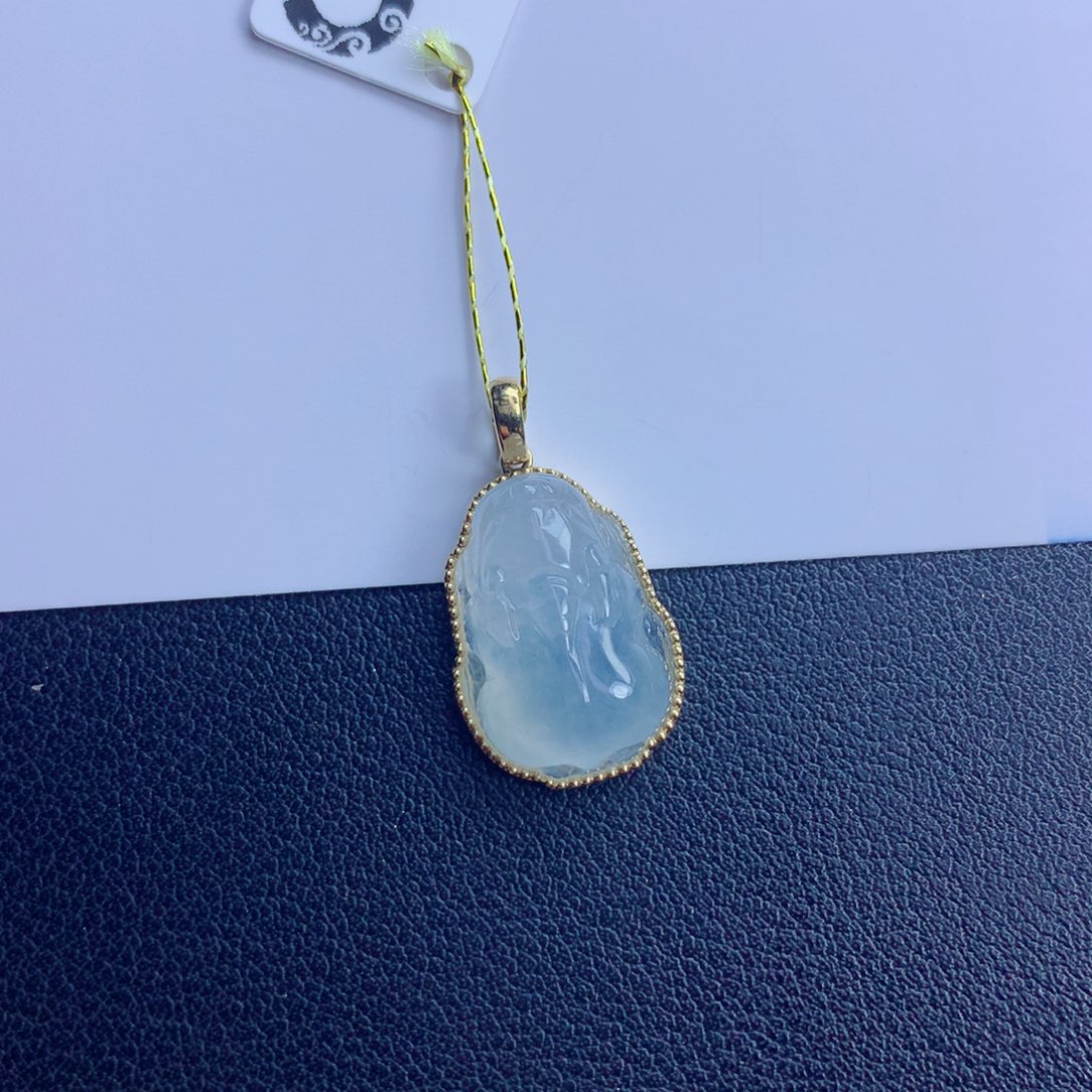 翡翠未镶嵌颈饰貔貅