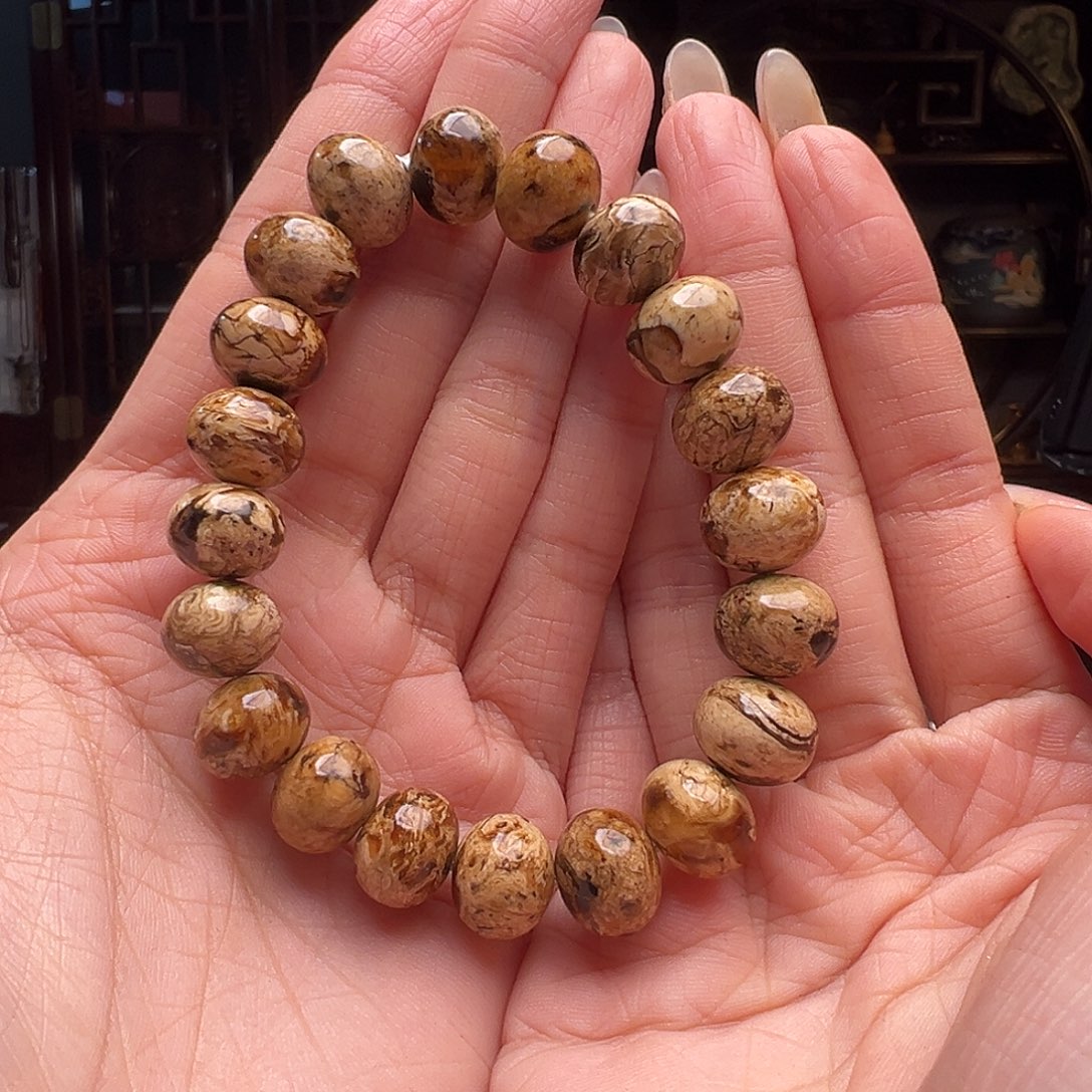 琥珀裸石未镶嵌孺*牛抚顺琥珀10204。12mm