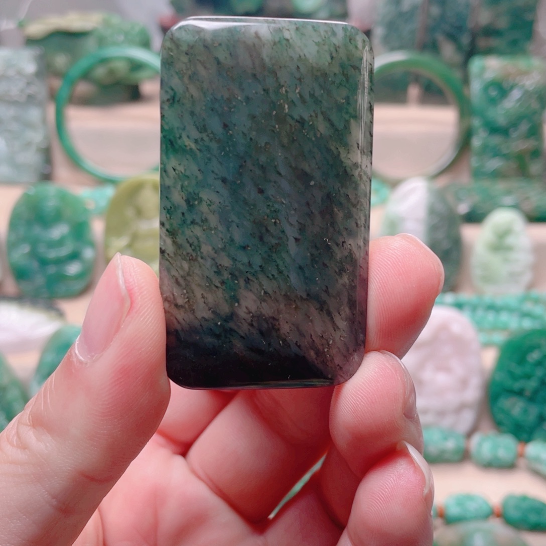 独山玉未镶嵌颈饰