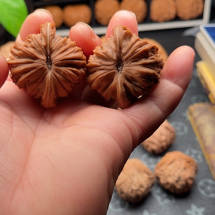 一***虹把件文玩核桃全品四座楼边41