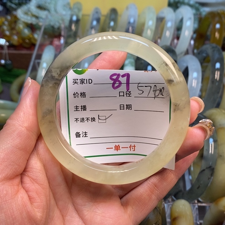 蛇纹石玉未镶嵌手镯微瑕