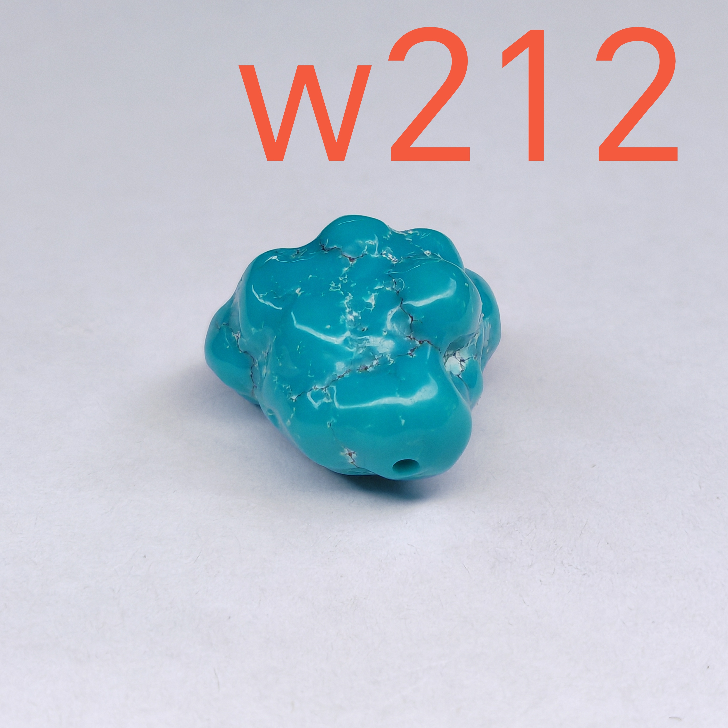 w212原矿高瓷绿松石吊坠，打灯可透的玉化的玉化蓝绿料，配手串