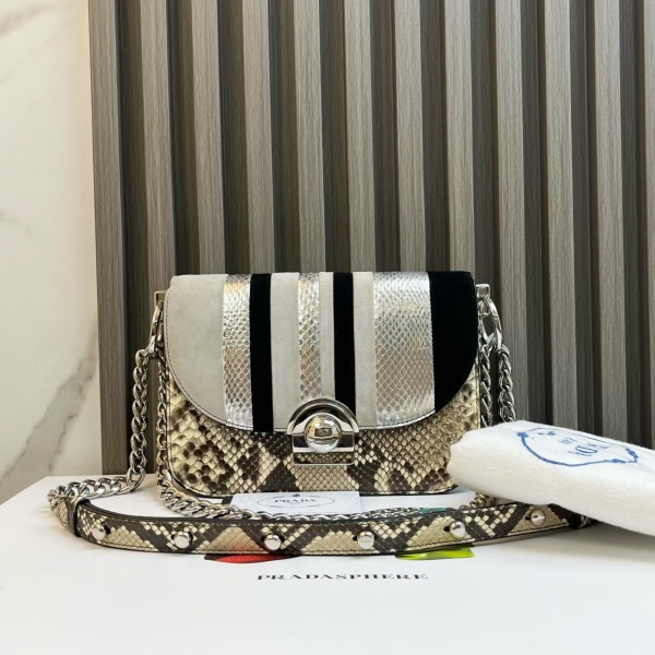 普拉达/包包/95新/市场价99999/250727CZ0016