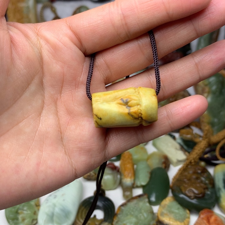 岫岩河磨玉（透闪石质玉）挂件未镶嵌