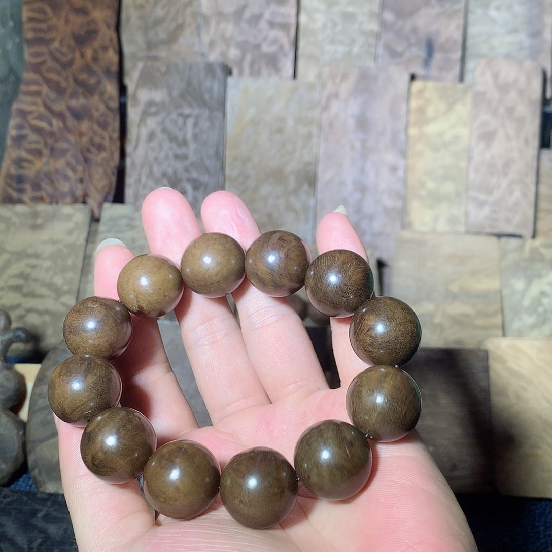 金丝楠木阴沉绿料40克