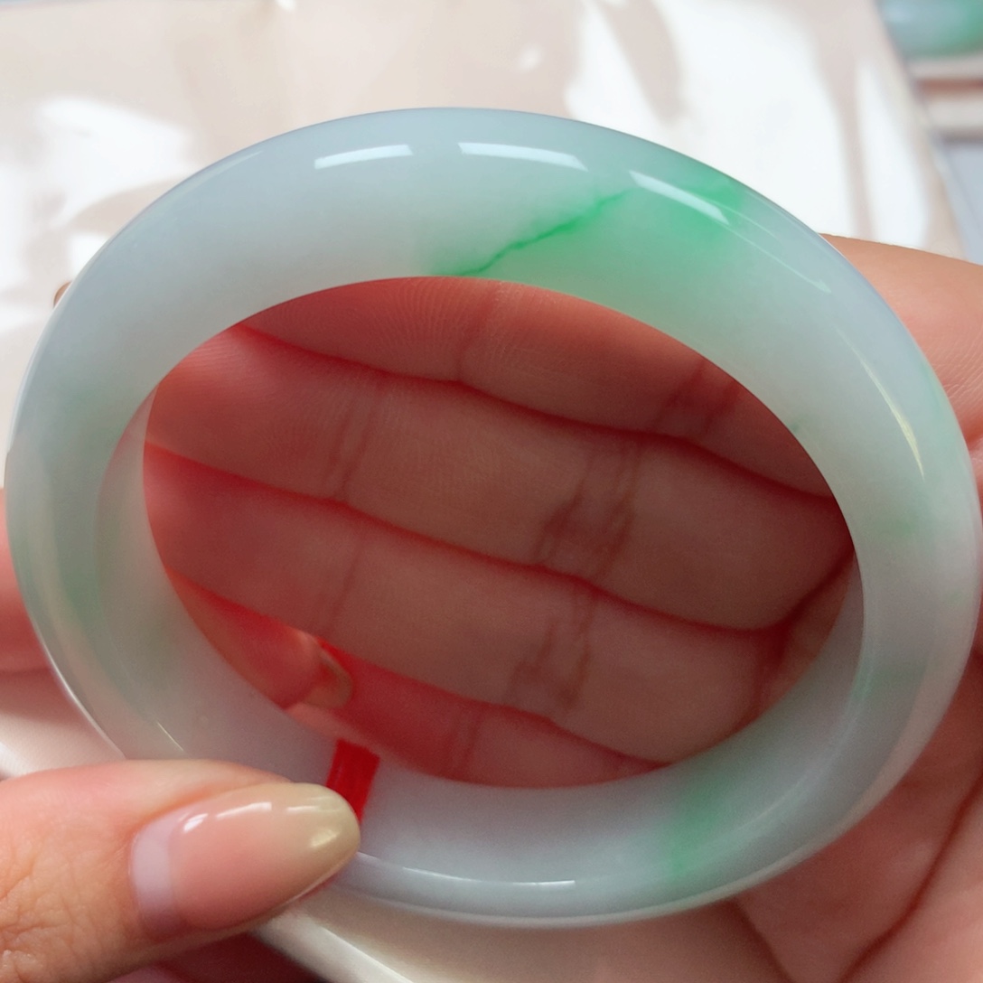 翡翠未镶嵌手镯55细腻白底青