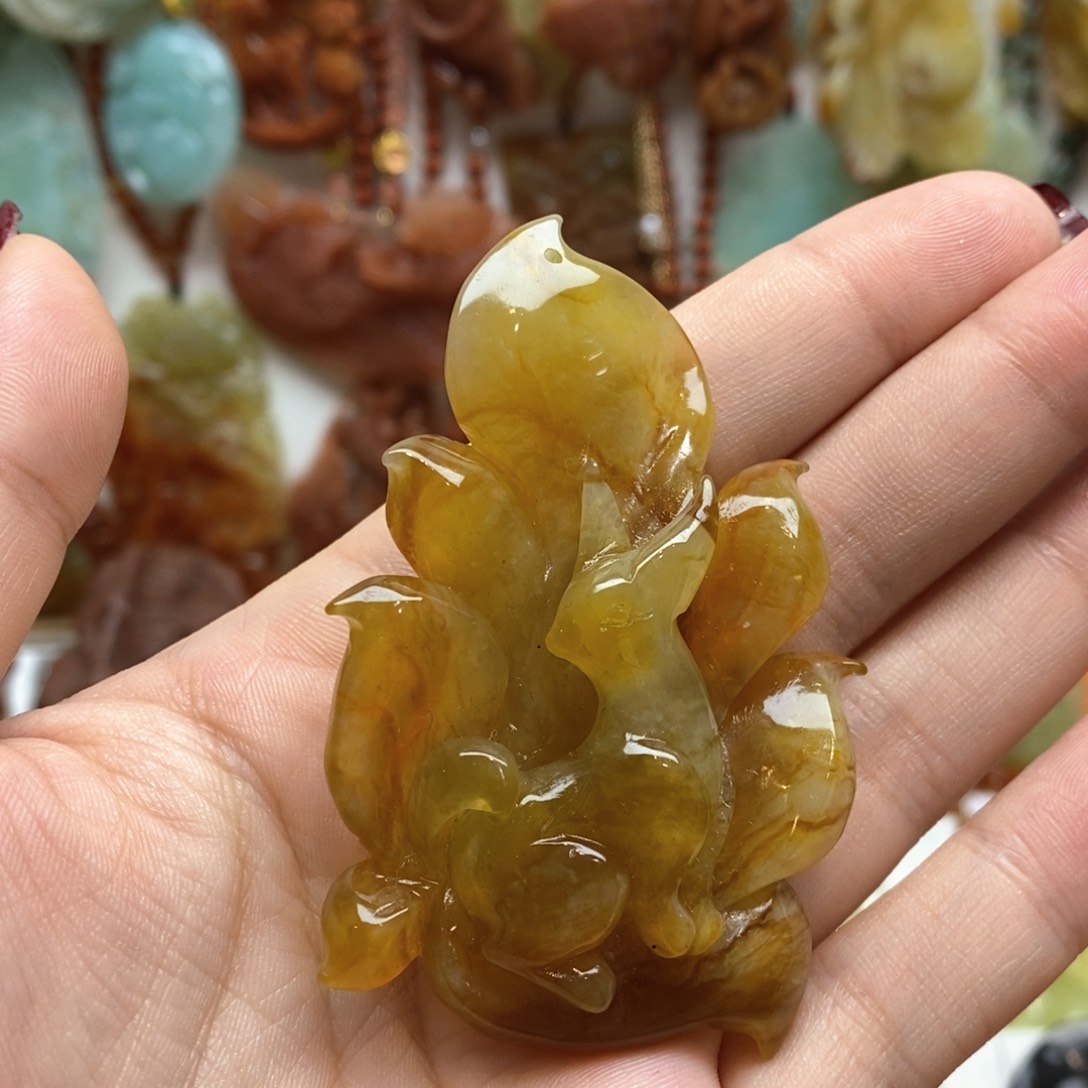 蛇纹石玉颈饰未镶嵌