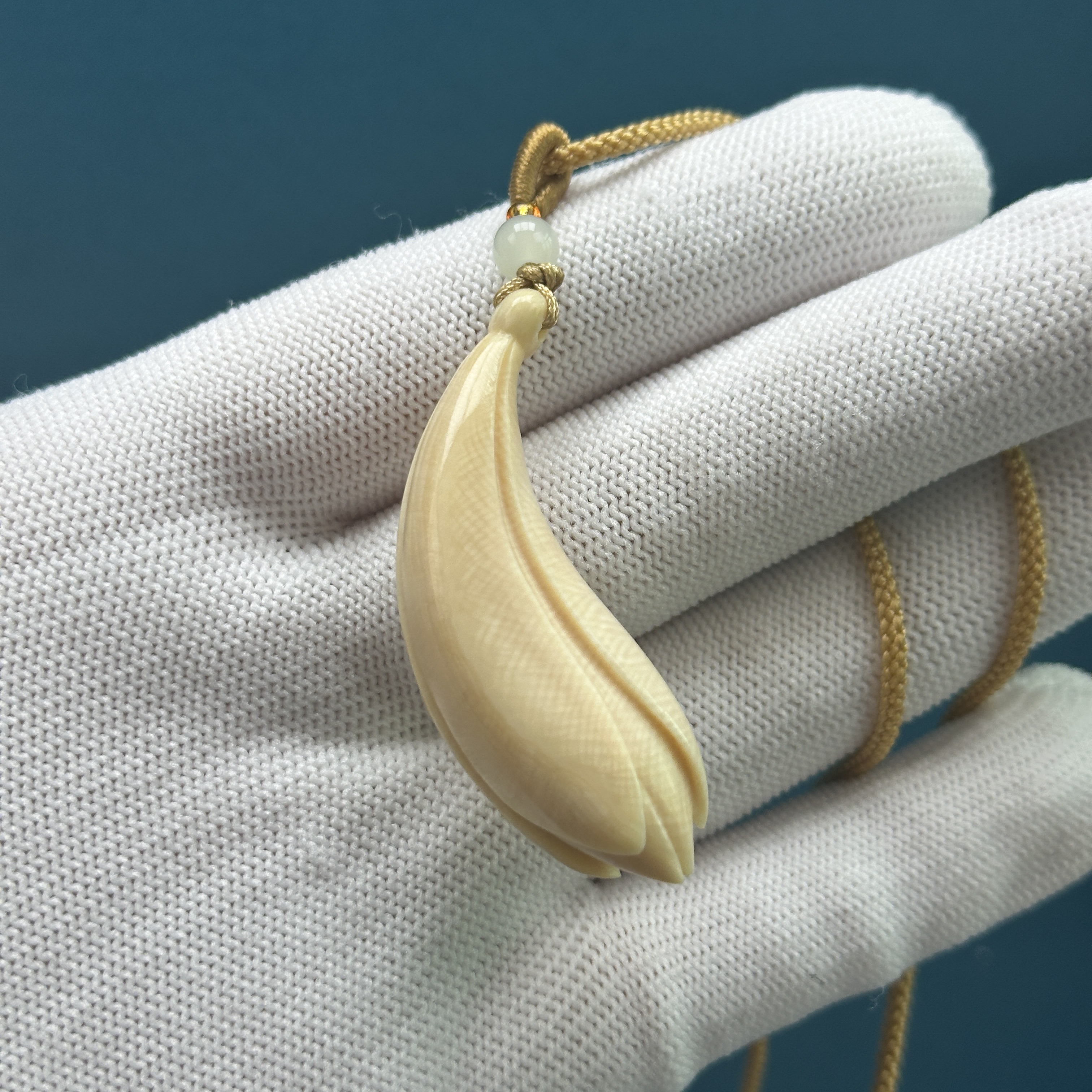 D7825天然猛犸牙 雕刻玉兰花16.2*48.5mm支持鉴定 假一罚四