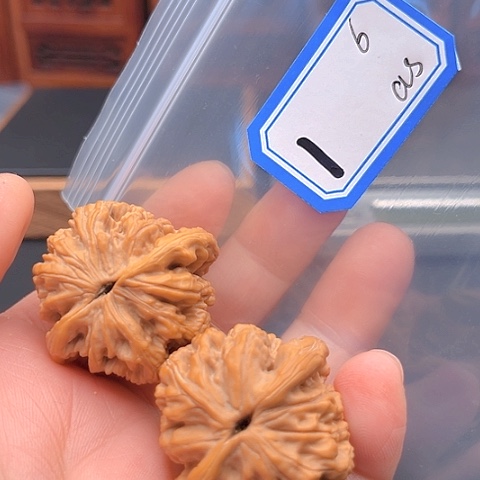 文玩核桃吊坠a**f虎头