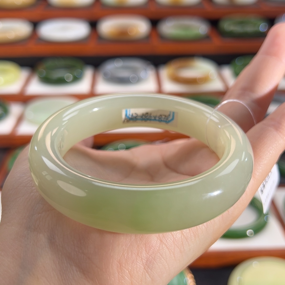 和田玉（翠青玉）手镯未镶嵌