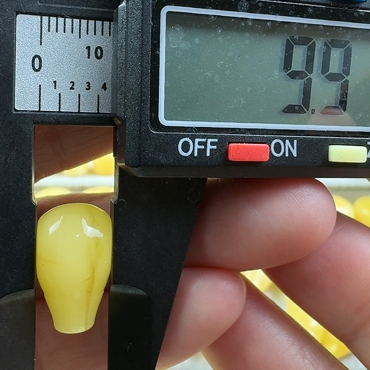 蜜蜡未镶嵌裸石18杂