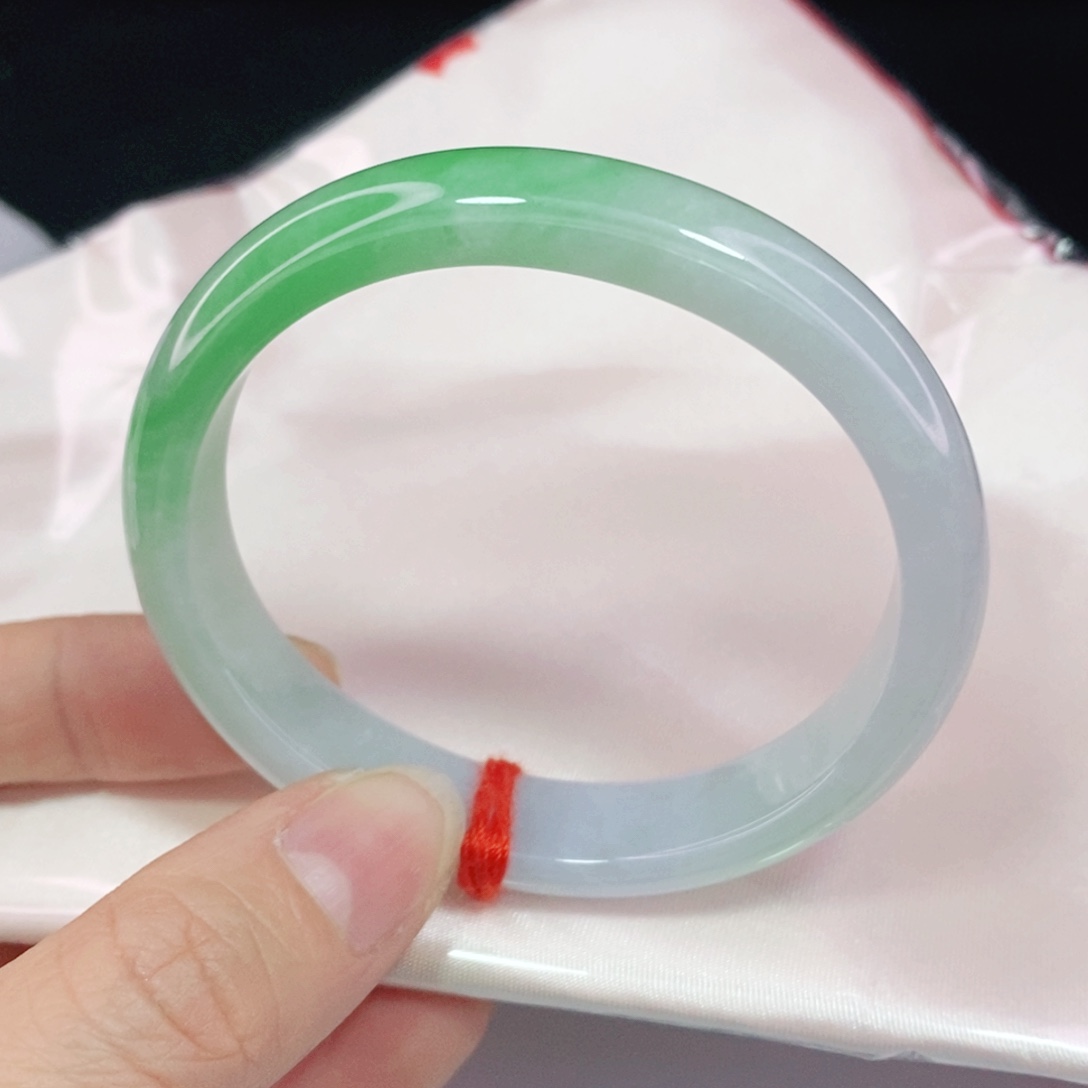 未镶嵌手镯翡翠55.6贵妃