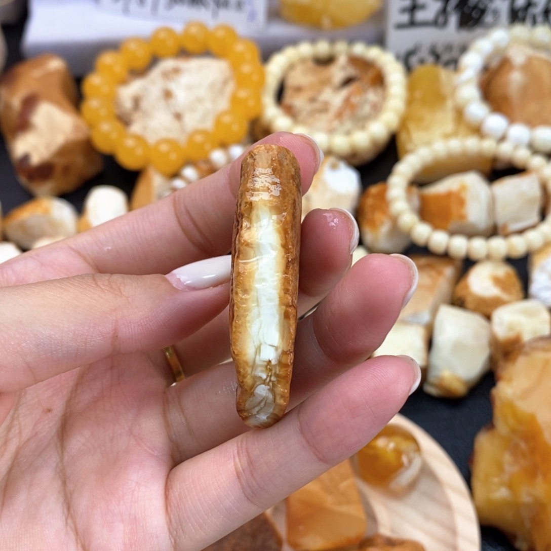 定制琥珀未镶嵌蜜蜡