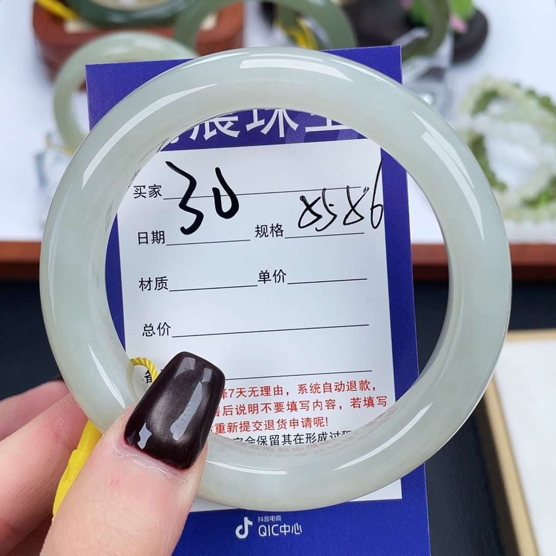 和田玉未镶嵌手镯