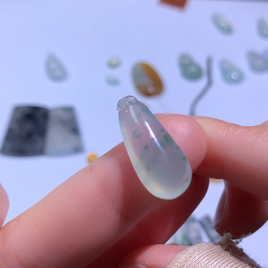 翡翠颈饰未镶嵌瓜