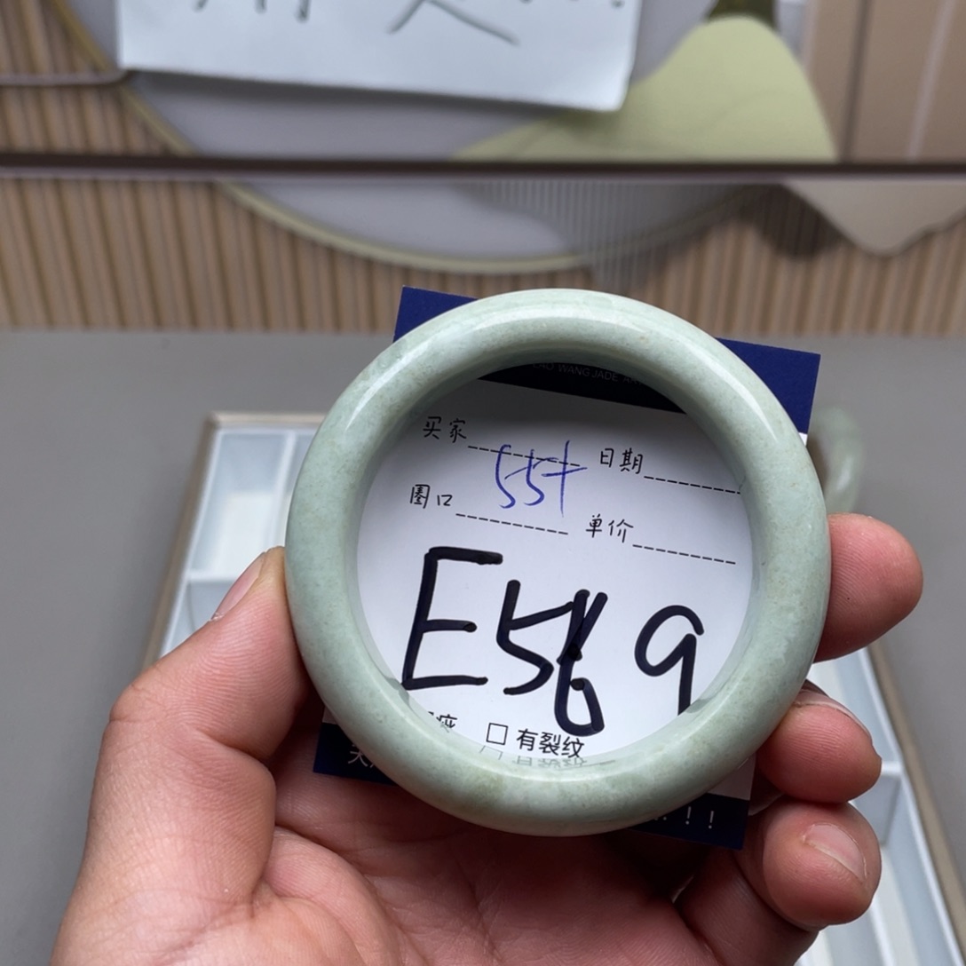 岫玉手镯手镯未镶嵌