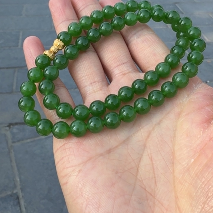 孟***牛和田玉（碧玉）未镶嵌项链
