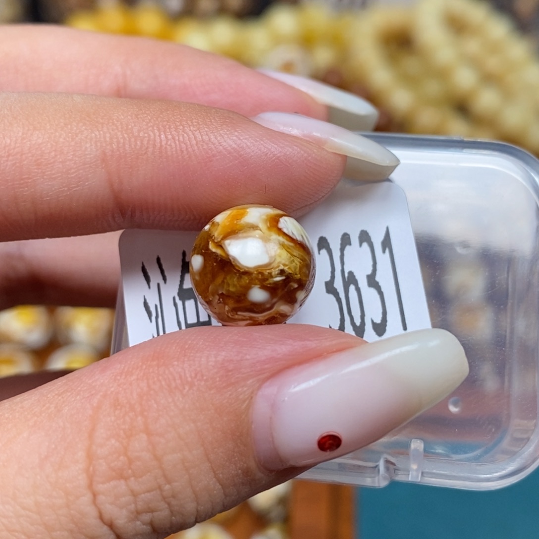 蜜蜡未镶嵌珠宝奇石3631