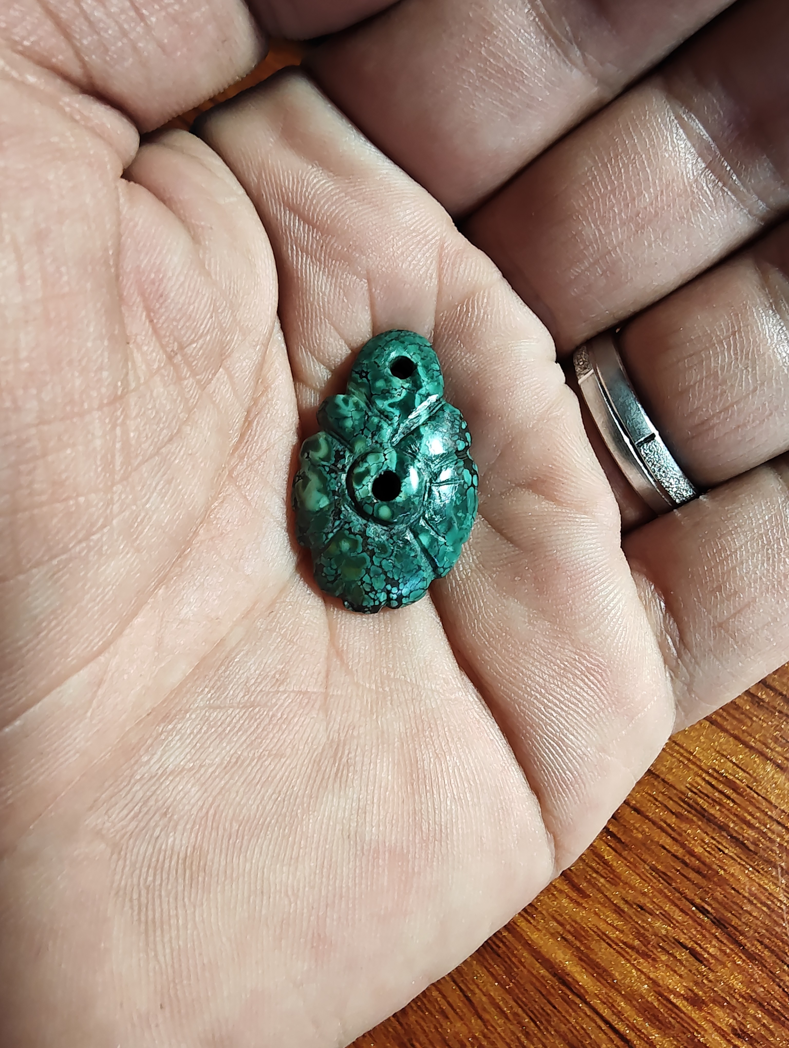 精美的老藏松吊坠