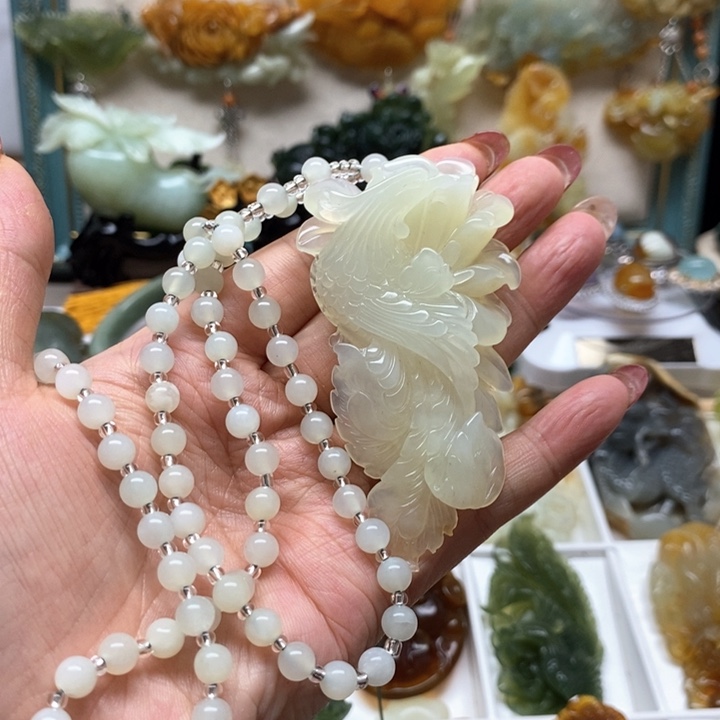 蛇纹石玉颈饰未镶嵌