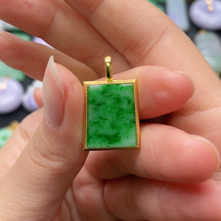 翡翠颈饰未镶嵌吊坠