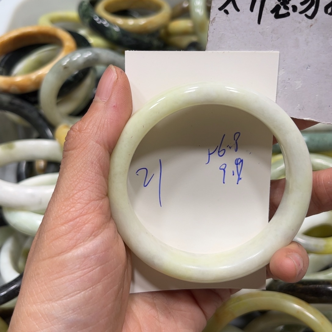 蛇纹石玉手镯未镶嵌