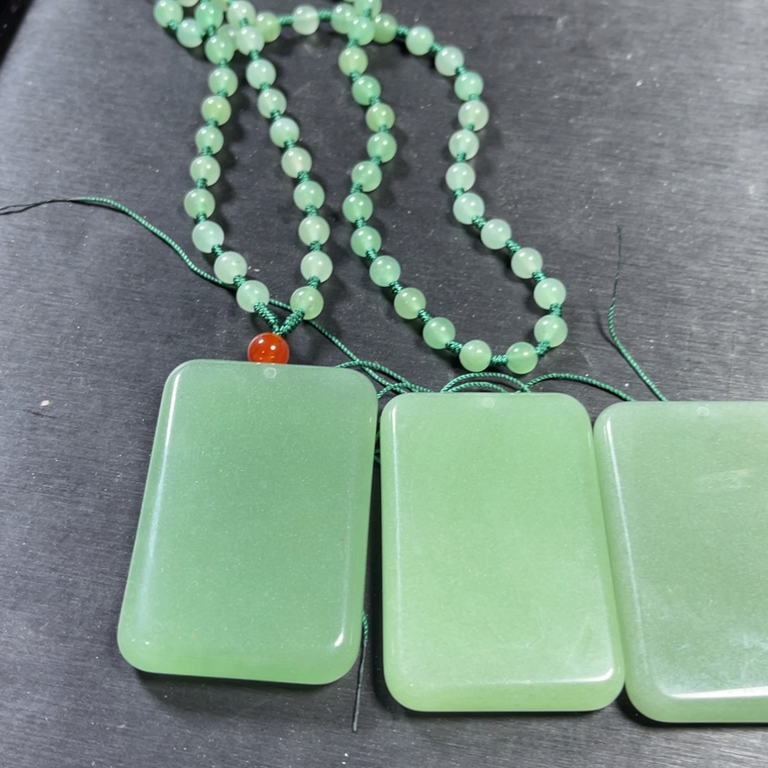 石英质玉未镶嵌颈饰