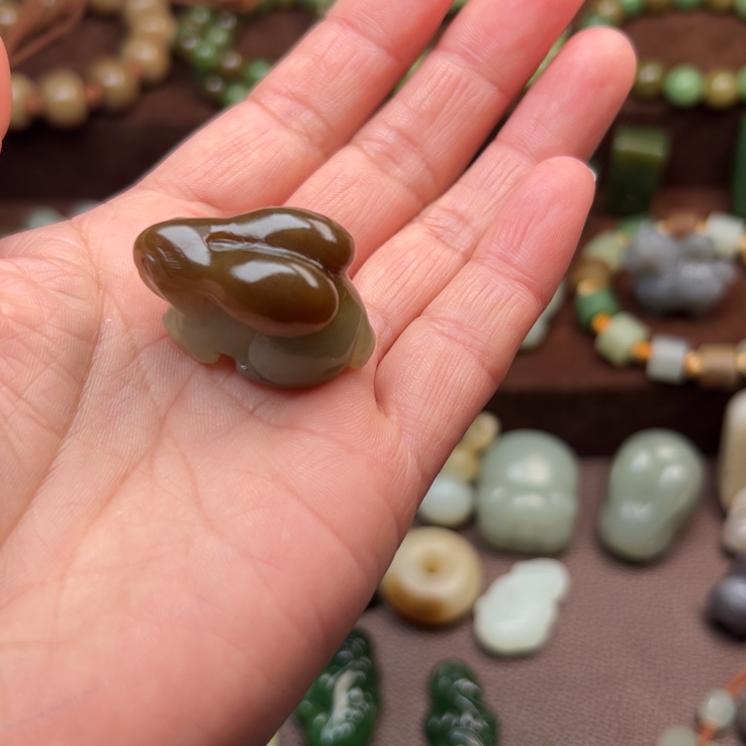 草***卡和田玉未镶嵌颈饰