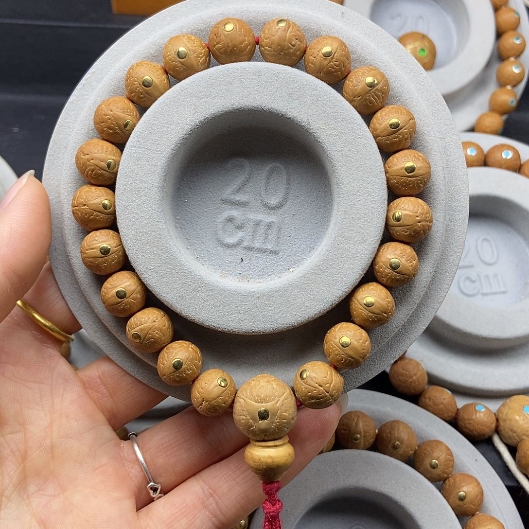 倪***儿凤眼菩提手串11➕铜，25年籽