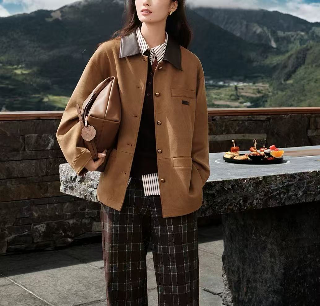 【雅】衣长70，2025早秋新款仿麂皮拼接翻领巴恩风美拉德外套-6056