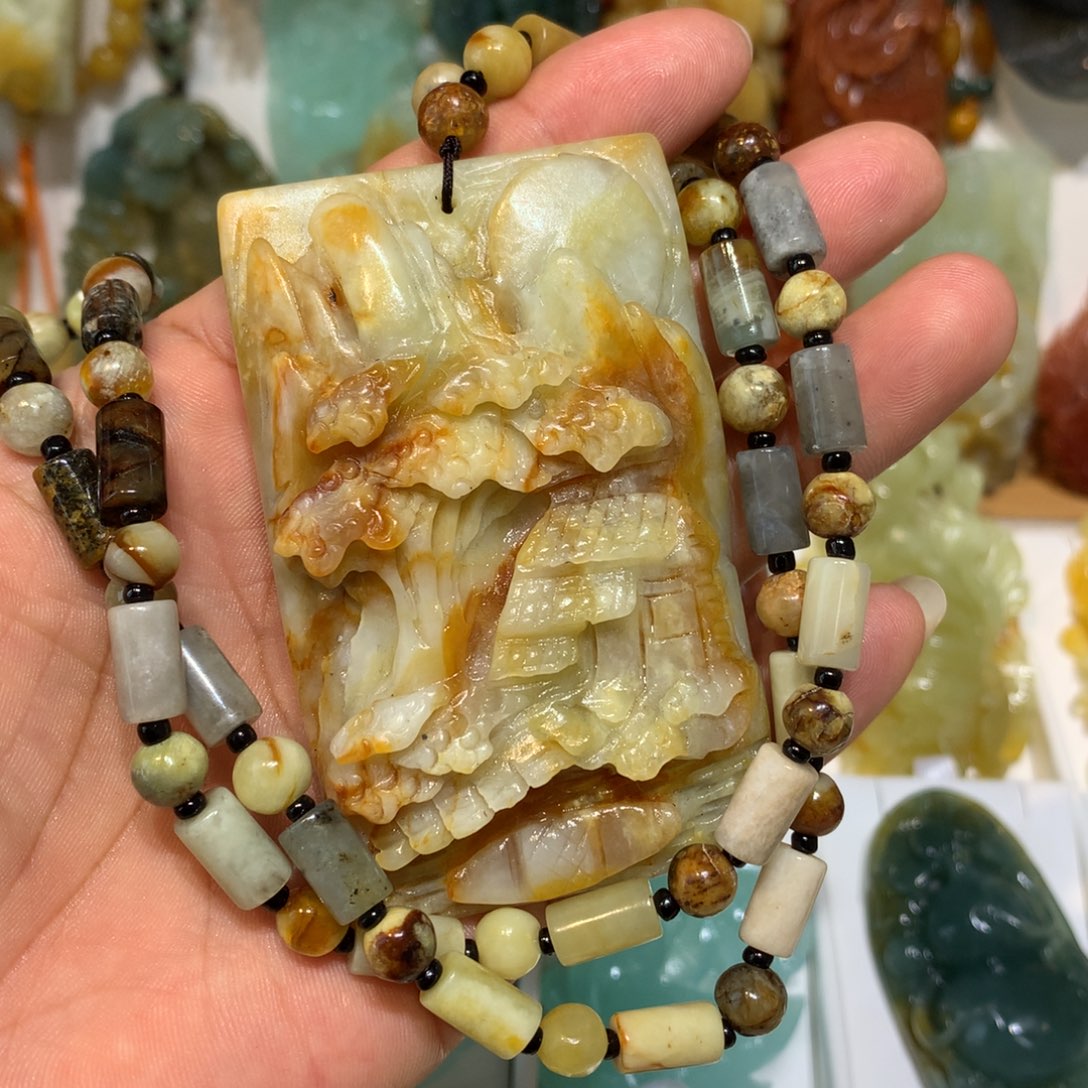 蛇纹石玉颈饰未镶嵌