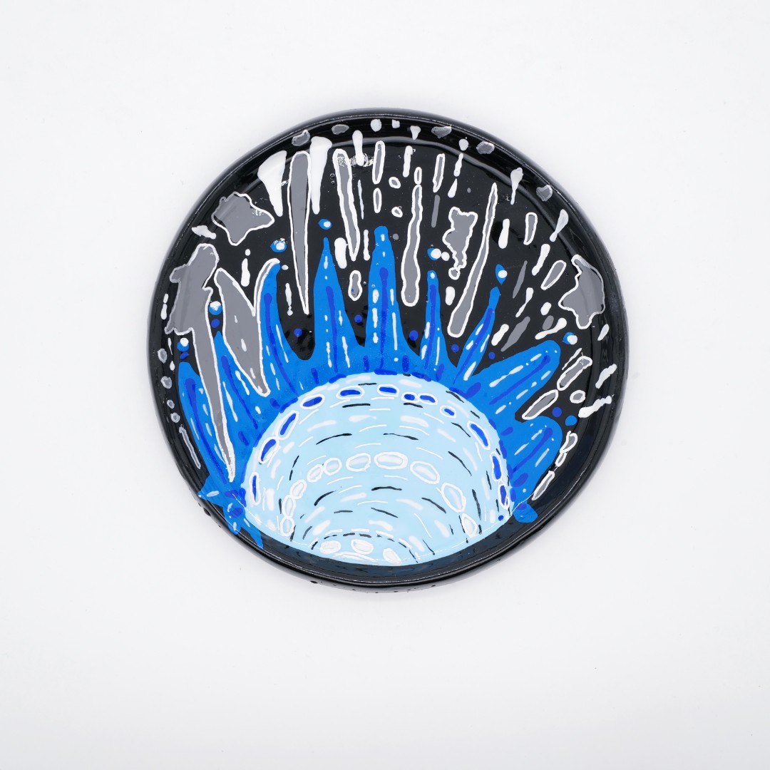 PM 王甜心工作室《托盘》石膏作品，仅一件（非王甜心本人绘画）