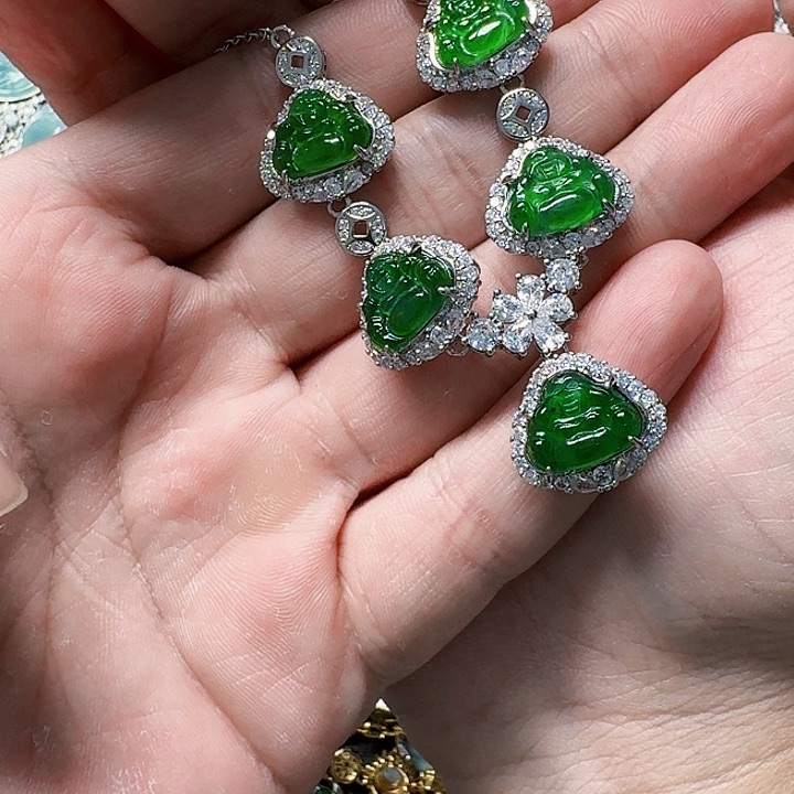 翡翠颈饰未镶嵌天然A货翡翠放漏