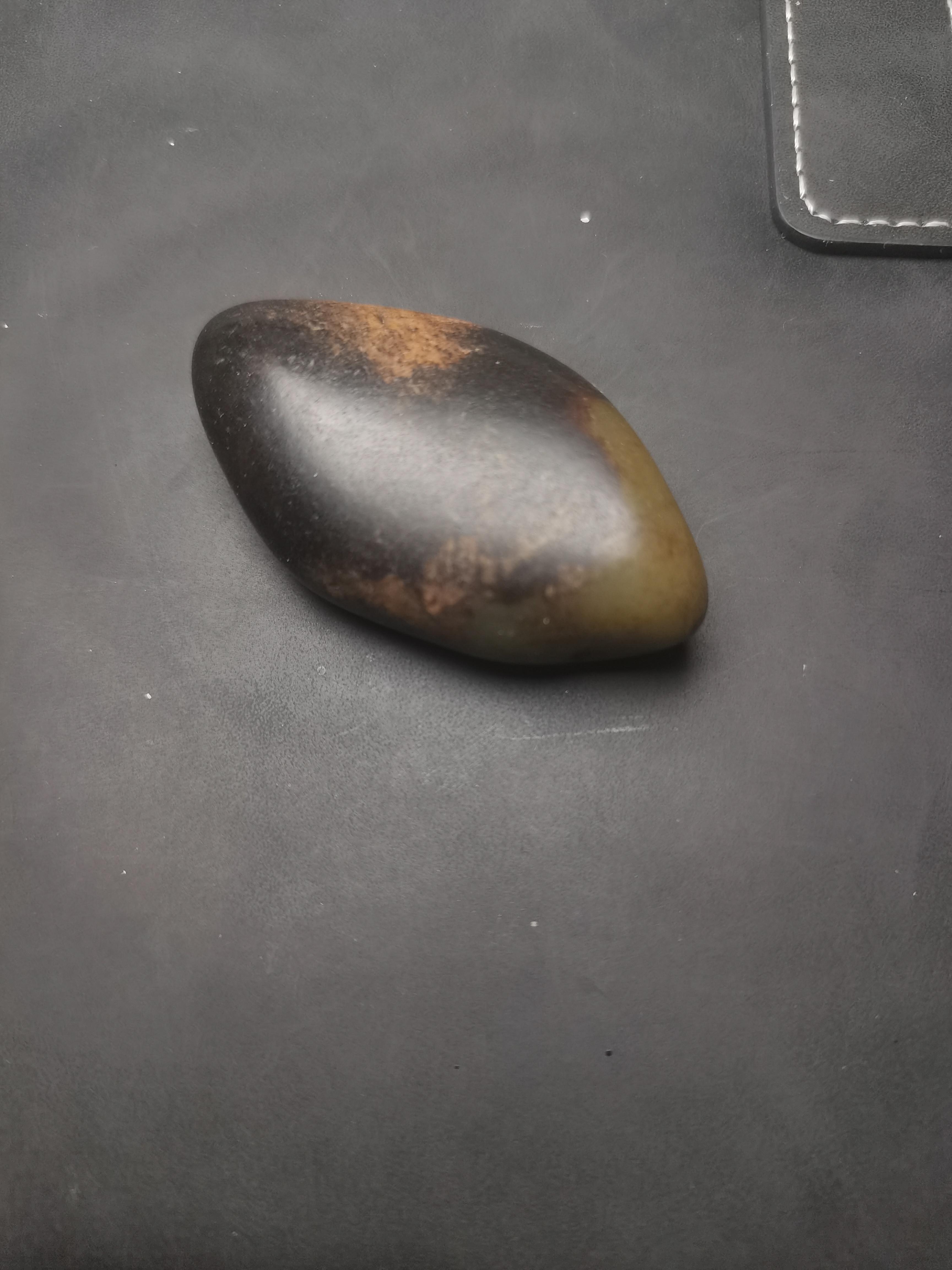 新疆和田玉吊坠。