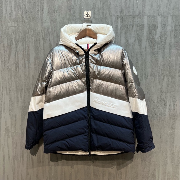99新 MONCLER 蒙口 银白蓝拼色大拉链连帽羽绒服 2码 Z00658