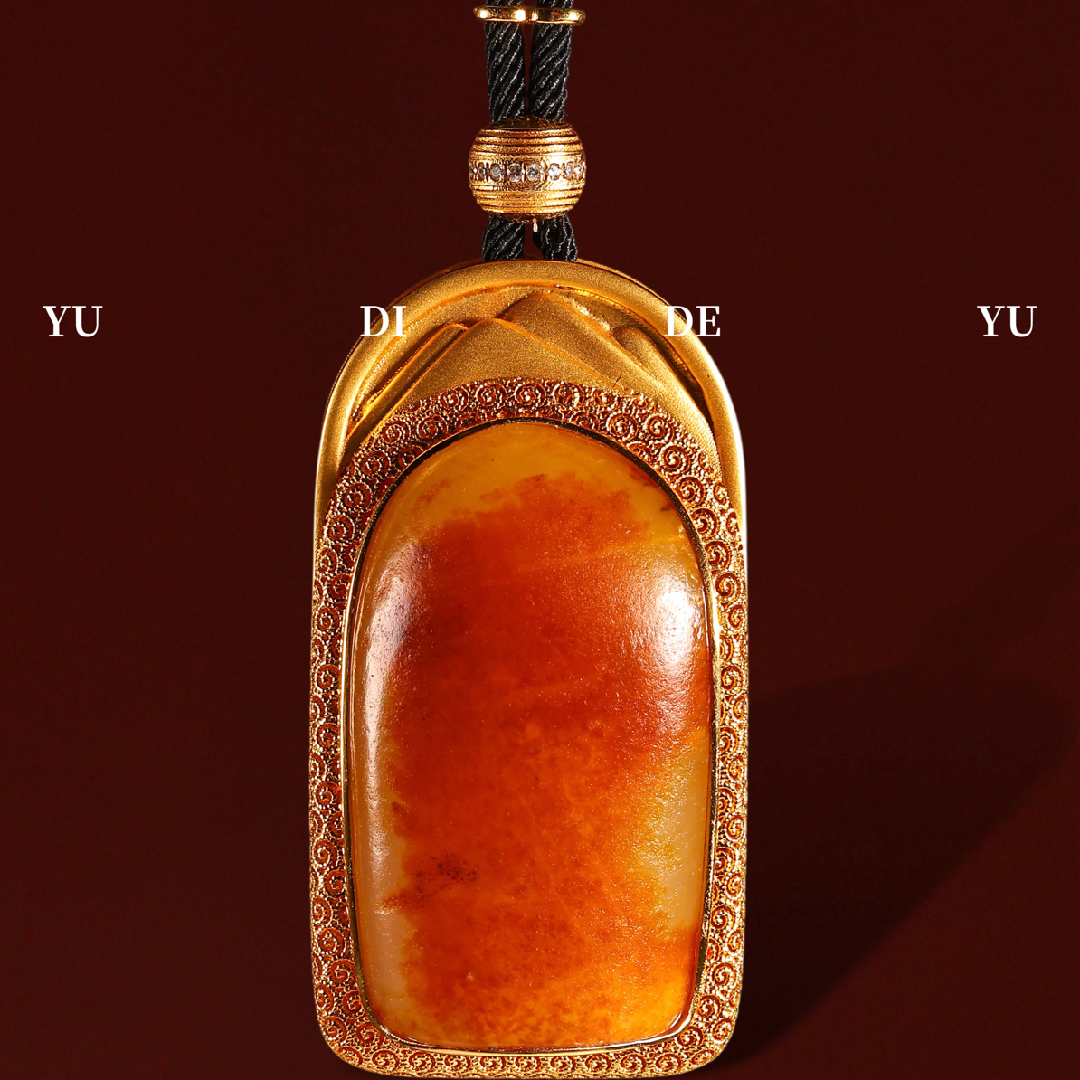 和田玉丨聚红皮无事牌丨18k金镶