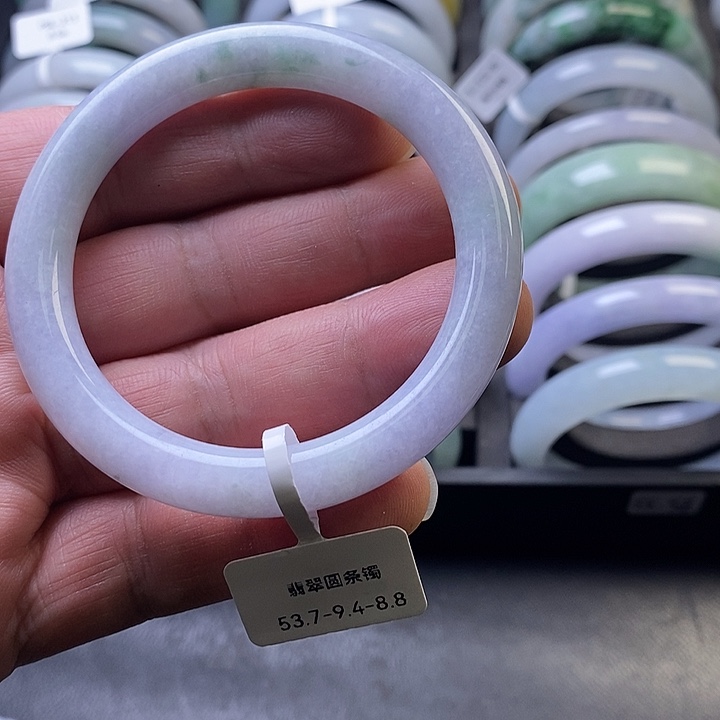 翡翠未镶嵌手镯1、圆